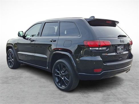 Used 2018 Jeep Grand Cherokee Altitude image 4