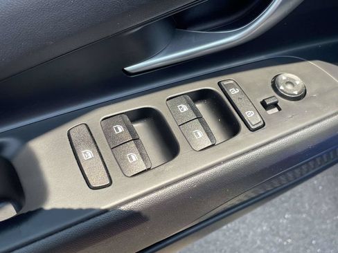 Certified 2025 Hyundai Elantra SEL FWD image 15