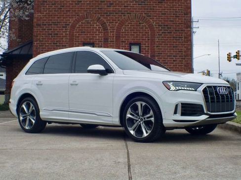 Used 2023 Audi Q7 3.0T Prestige w/ Prestige Package image 3