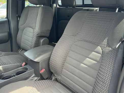 Used 2014 Nissan Frontier SV w/ SV Value Truck Package AWD/4WD image 17