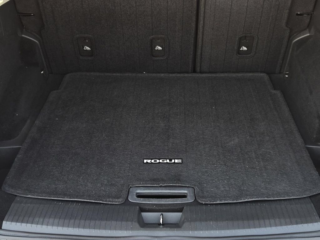 Certified 2023 Nissan Rogue SV FWD image 9