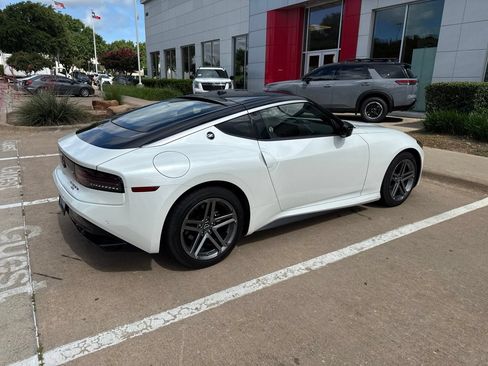 Used 2024 Nissan Z Sport w/ Floor Mat Package RWD image 4