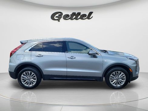 Used 2025 Cadillac XT4 Premium Luxury FWD image 3