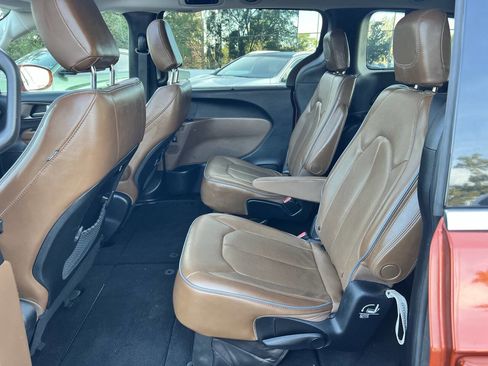 Used 2018 Chrysler Pacifica Limited w/ Tire & Wheel Group image 34