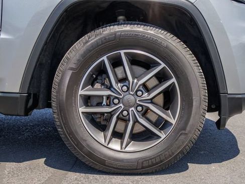 Used 2021 Jeep Grand Cherokee Limited AWD/4WD image 12