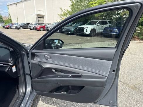 Used 2024 Hyundai Elantra Limited FWD image 32