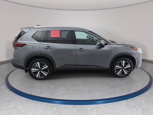 Certified 2024 Nissan Rogue SL FWD image 4