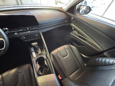 Used 2025 Hyundai Elantra Limited image 36