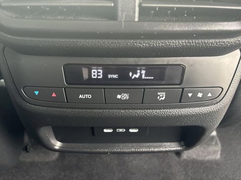 Used 2025 Honda Pilot EX-L image 32