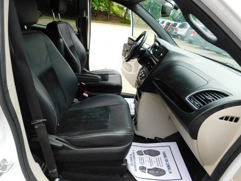 Used 2017 Dodge Grand Caravan SXT FWD image 27