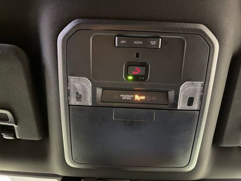 Certified 2025 Toyota Tacoma TRD Off-Road AWD/4WD image 29