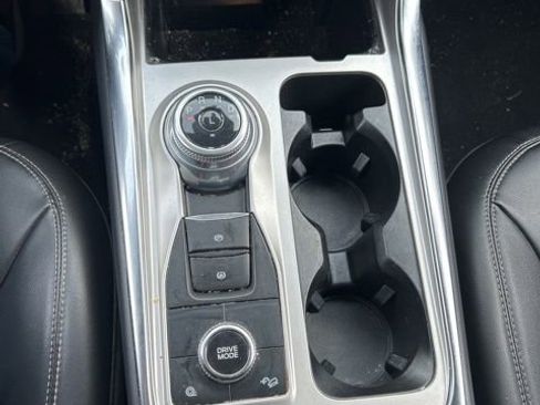 Used 2023 Ford Explorer XLT w/ Equipment Group 202A AWD/4WD image 21