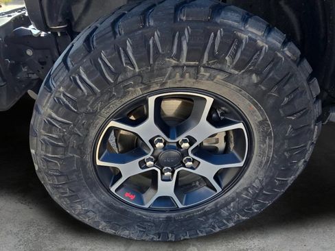 Used 2018 Jeep Wrangler Unlimited Rubicon w/ Dual Top Group AWD/4WD image 31