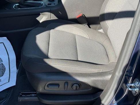 Used 2023 Chevrolet Traverse LT image 17