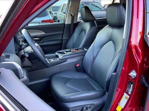 Used 2024 Toyota Grand Highlander XLE image 8