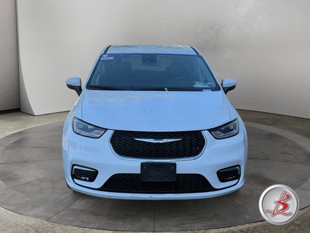 Used 2023 Chrysler Pacifica Touring-L FWD image 2
