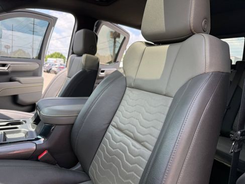 Used 2023 Chevrolet Silverado 1500 ZR2 image 16