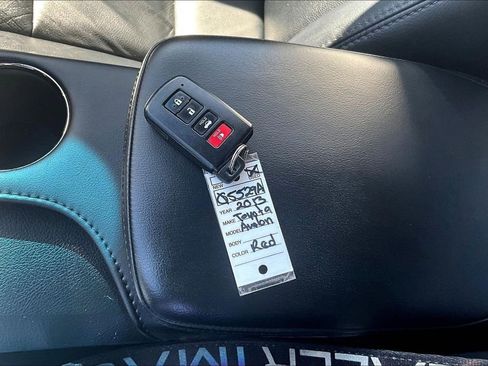 Used 2013 Toyota Avalon XLE FWD image 11