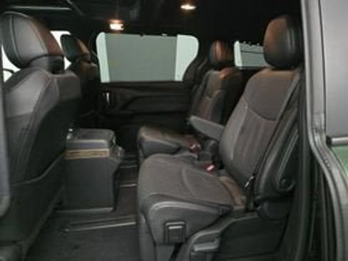 Used 2025 Toyota Sienna Platinum AWD/4WD image 8