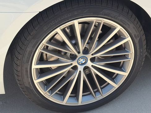 Used 2018 BMW 530e RWD image 10