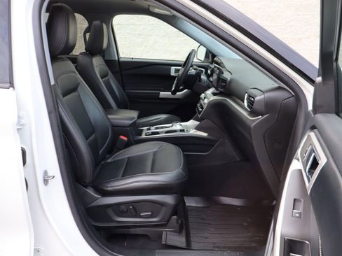 Used 2021 Ford Explorer XLT w/ Equipment Group 202A image 32