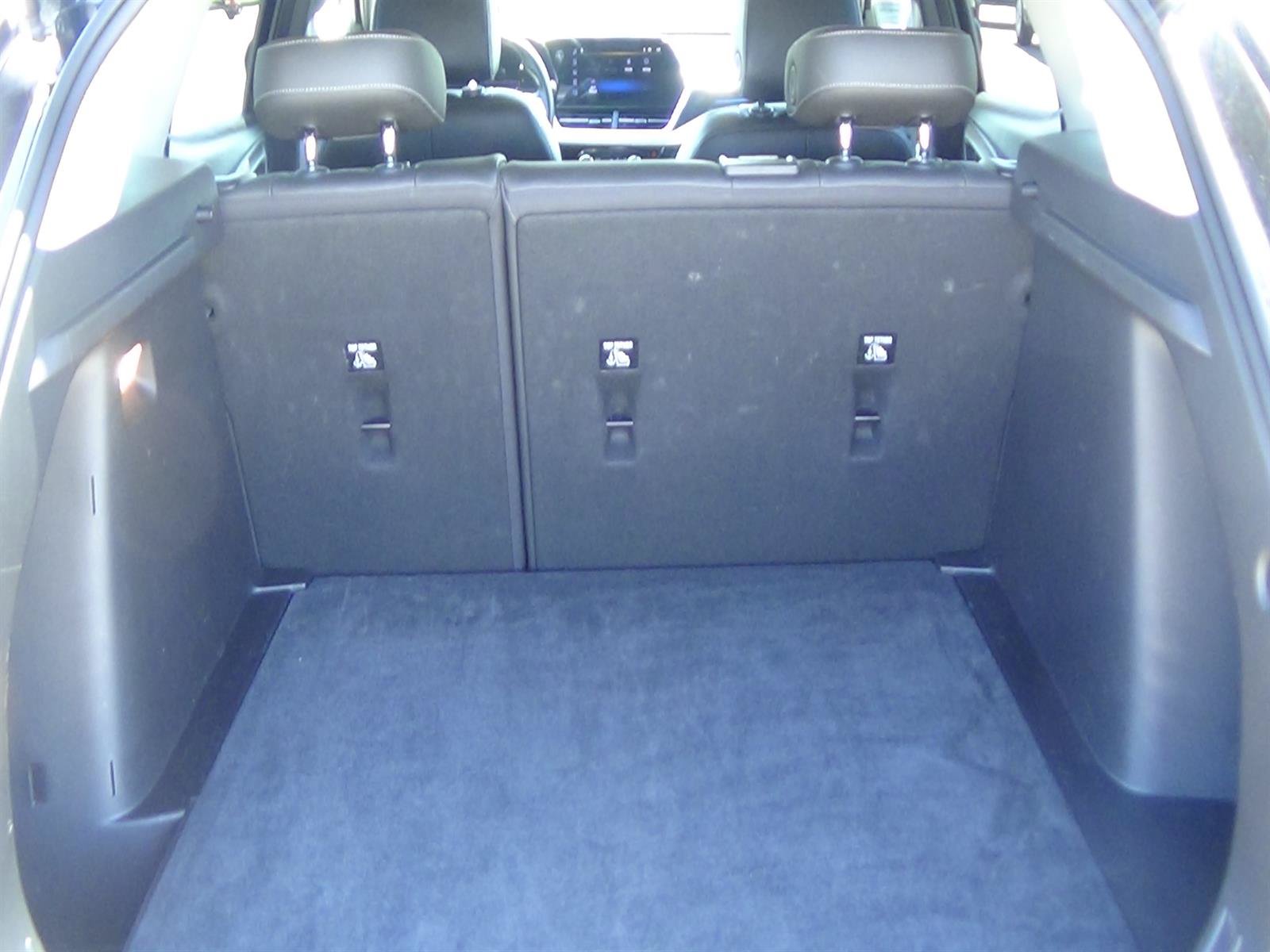 Used 2025 Chevrolet Trax LT w/ LT Convenience Package FWD image 11