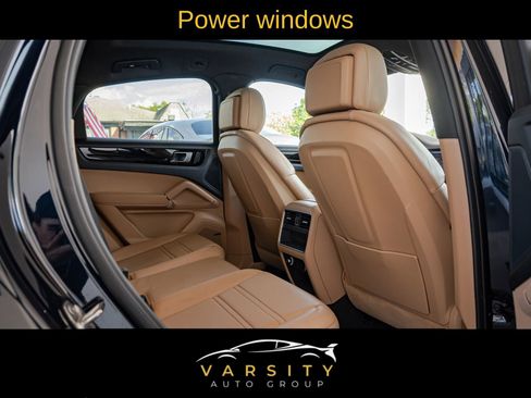 Used 2022 Porsche Cayenne Coupe w/ Premium Package image 15