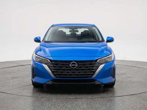 Used 2025 Nissan Sentra SV image 2