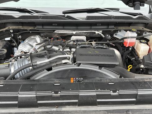 Used 2025 GMC Sierra 2500 AT4 image 33