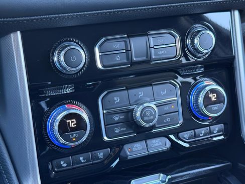 Used 2024 GMC Yukon Denali image 33