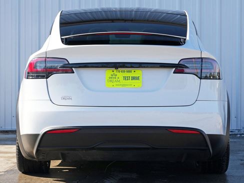 Used 2022 Tesla Model X image 11