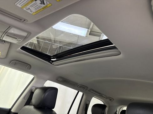 Used 2018 Nissan Armada Platinum w/ Interior Lighting Package image 24