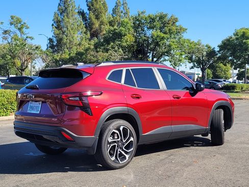 Used 2025 Chevrolet Trax RS w/ Driver Confidence Package image 8