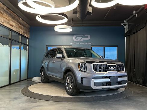 Used 2024 Kia Telluride LX AWD/4WD image 1