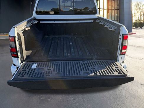 Used 2022 Nissan Frontier SV image 8