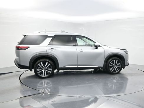 Used 2024 Nissan Pathfinder Platinum w/ Cargo Package AWD/4WD image 4