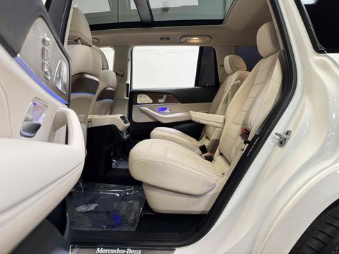 Used 2021 Mercedes-Benz GLS 580 4MATIC image 8