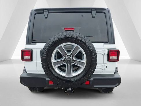 Used 2019 Jeep Wrangler Unlimited Sahara AWD/4WD image 6