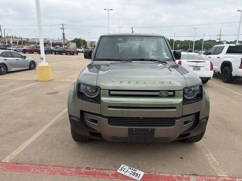 Used 2021 Land Rover Defender 110 X-Dynamic SE AWD/4WD image 2