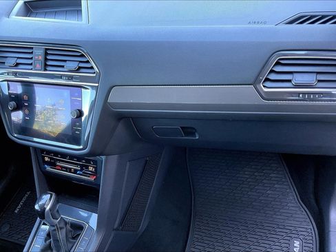Used 2022 Volkswagen Tiguan SE AWD/4WD image 22