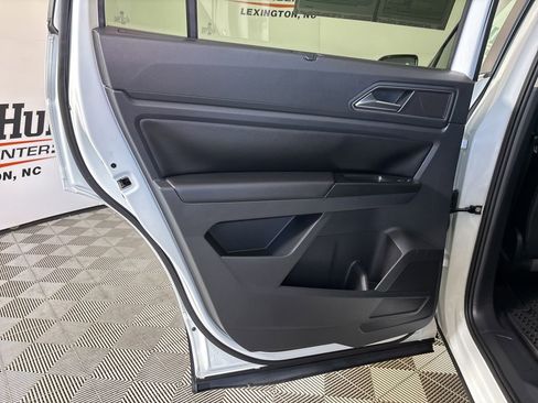 Used 2019 Volkswagen Atlas SE w/ Towing Package image 18