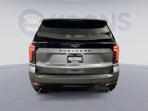 Used 2025 Chevrolet Suburban Z71 image 5