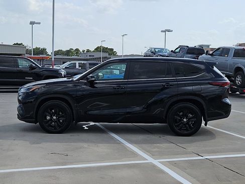 Certified 2026 Toyota Highlander XLE AWD/4WD image 3