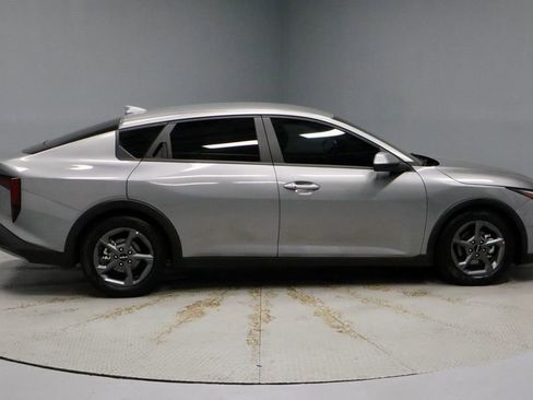 Used 2025 Kia K4 FWD image 11