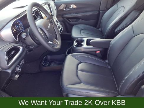 New 2026 Chrysler Pacifica Select image 6