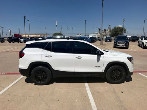 Used 2023 GMC Terrain AT4 AWD/4WD image 4