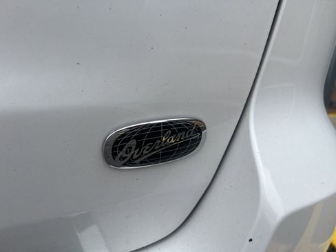 Used 2019 Jeep Grand Cherokee Overland AWD/4WD image 7