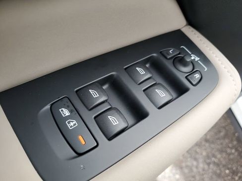 New 2026 Volvo XC60 B5 Plus w/ Protection Package Premier image 21