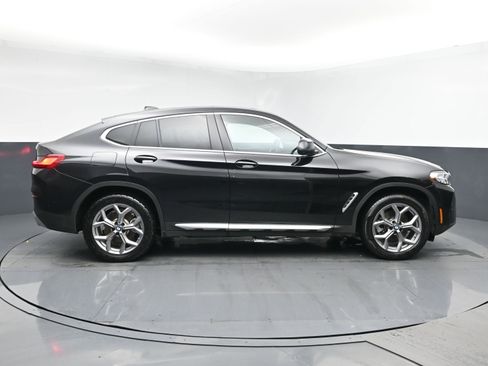 Used 2025 BMW X4 xDrive30i image 3