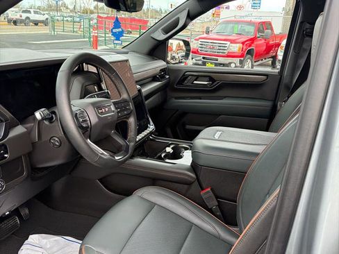 Used 2025 GMC Yukon XL AT4 w/ AT4 Premium Package image 8